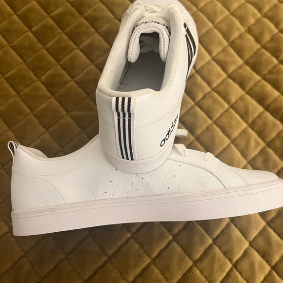 Classic Adidas - Picture 2 of 6